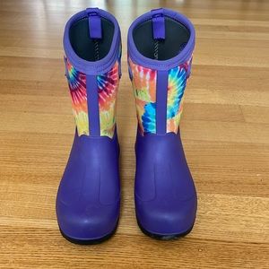 Girls Bogs winter boots, size 3.
